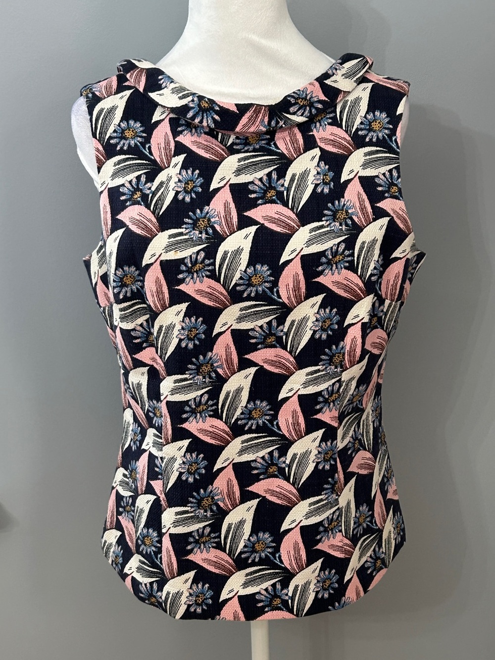 Boden Textured Floral Sleeveless Top Navy Pink Size US 10 Structured Blouse
